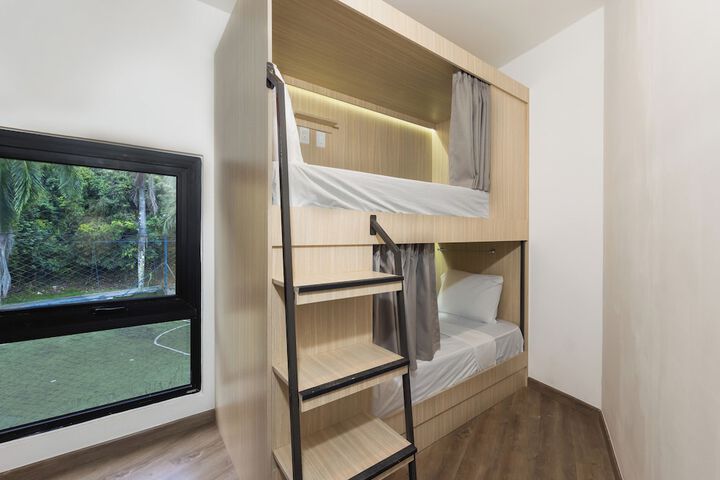 Room 4 of 27