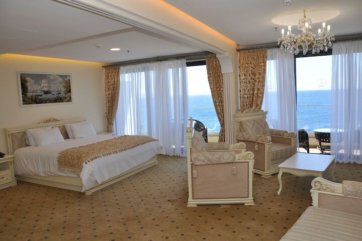 Room 13 of 38