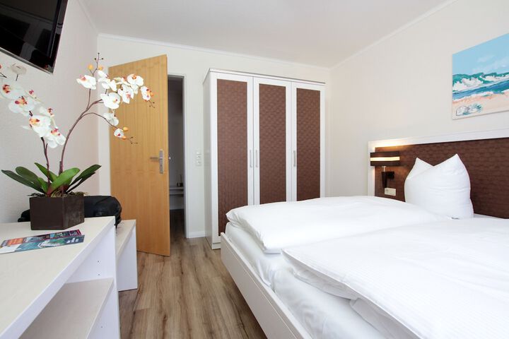 Room 6 of 60