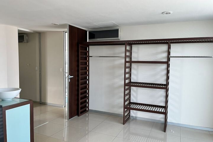 Room 5 of 27