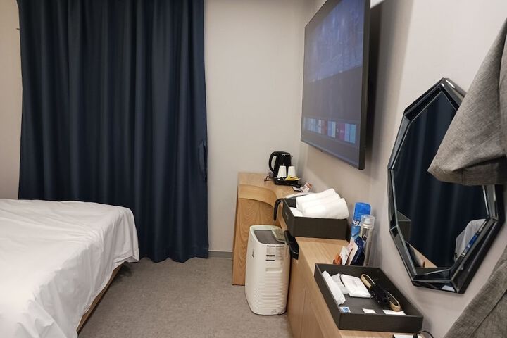 Room 6 of 23