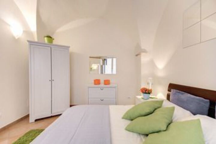 Room 42 of 330
