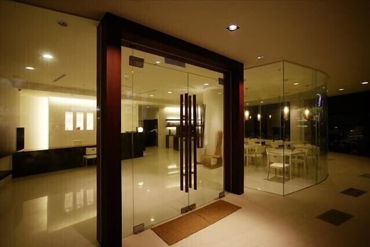 Hotel 37 of 38