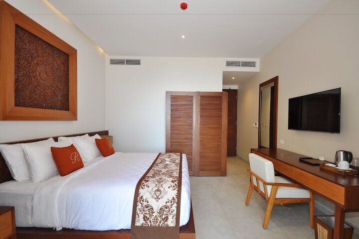 Room 8 of 108