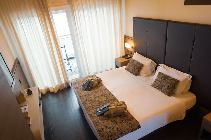 Room 11 of 40