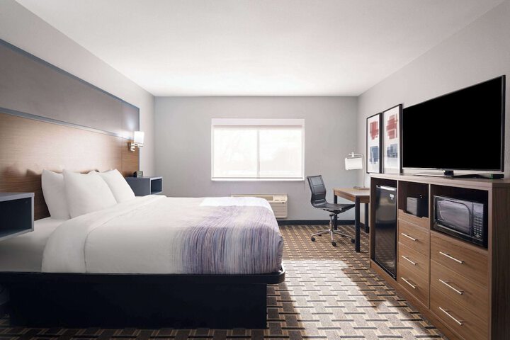 1 King Bed (1 of 25)