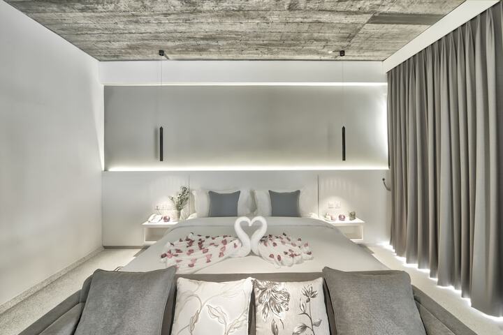 Room 11 of 44