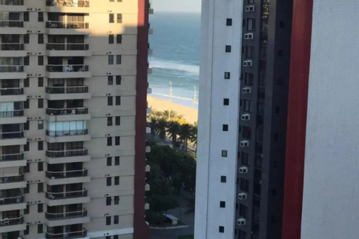 Flat com 65 metros sala; duas suÃ­tes; cozinha RecÃem reformado