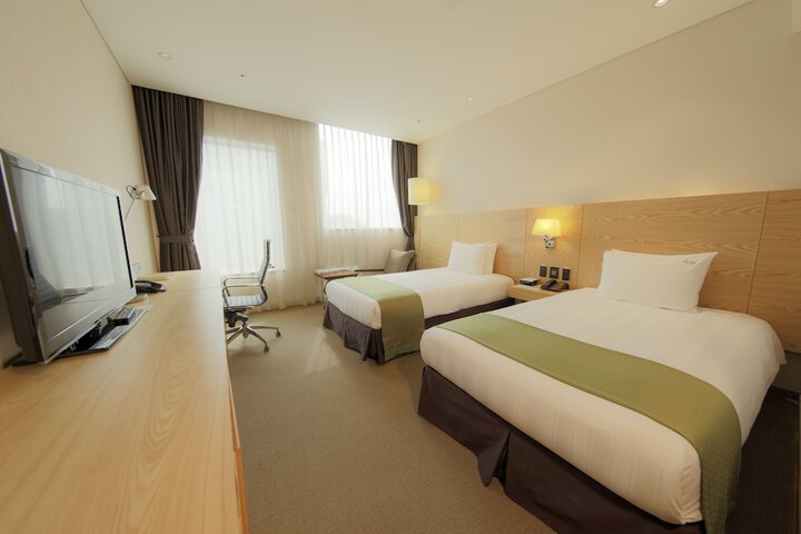 Room 5 of 112