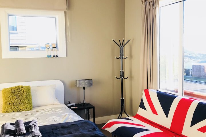Room 5 of 7
