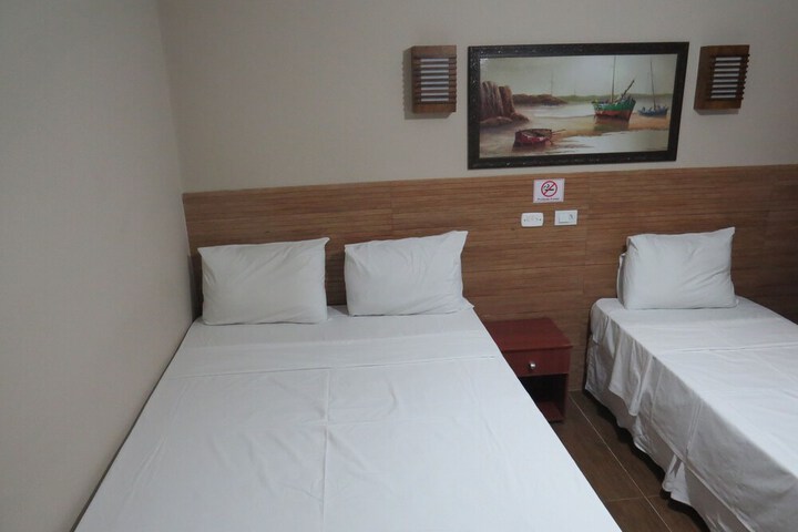 Room 10 of 32