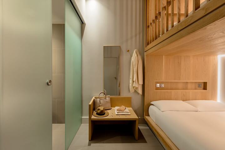 Room 28 of 49