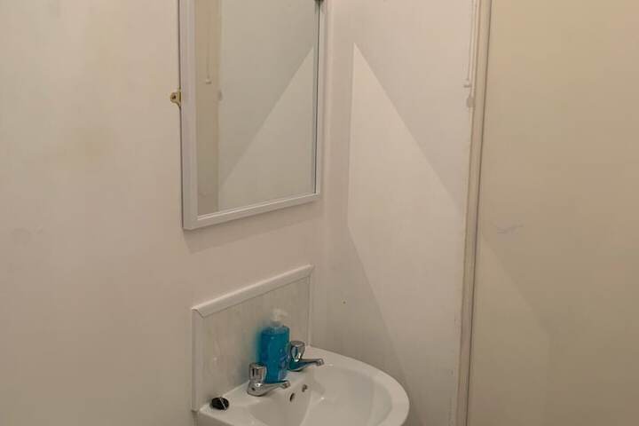 Room 32 of 39