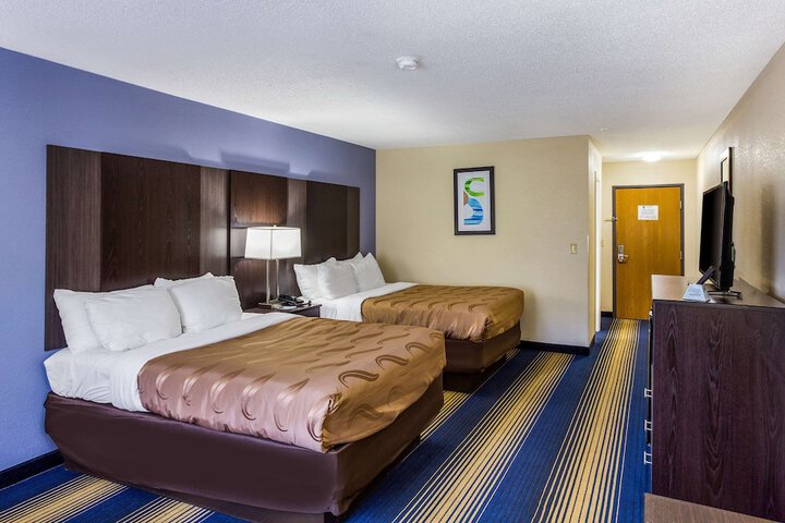 Standard Room, King or Two Doubles (5 of 8)