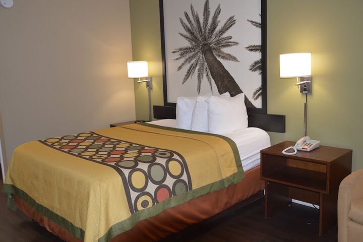 1 King Bed (11 of 13)