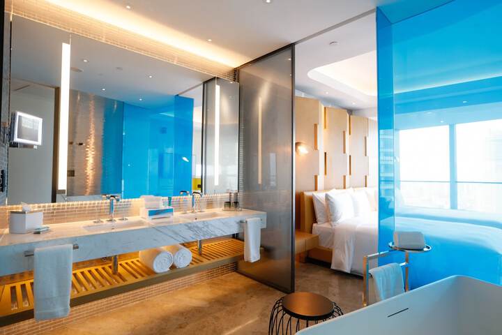 Room 43 of 100