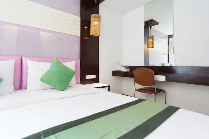 Room 10 of 37