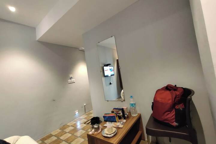 Room 9 of 13
