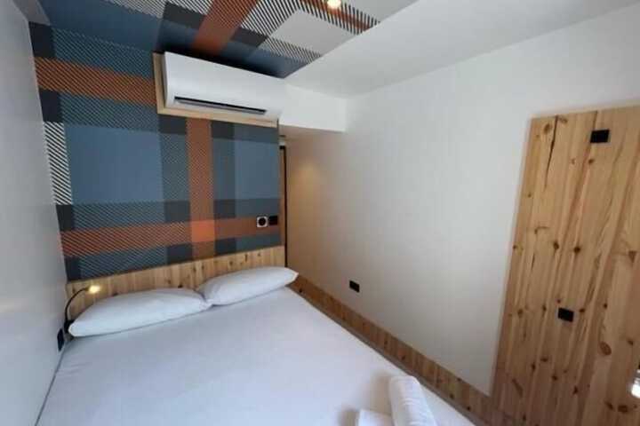 Room 15 of 43