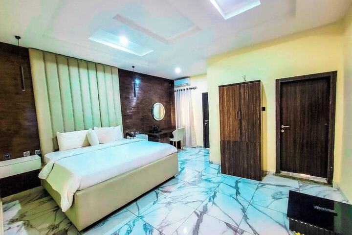 Room 2 of 45