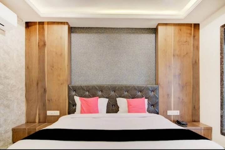 Room 8 of 32