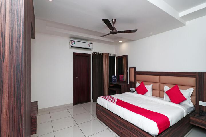 Room 2 of 5