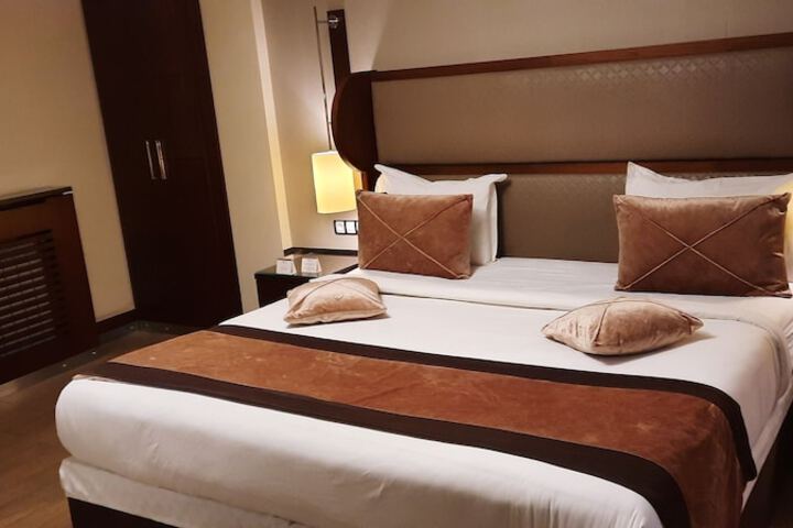 Room 5 of 23