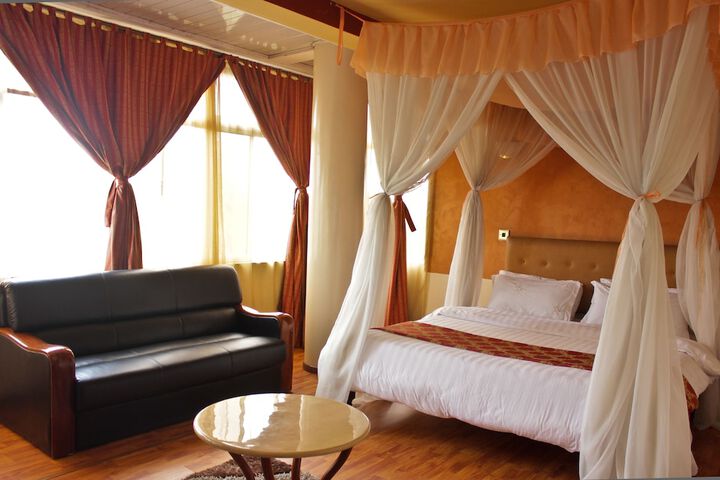 Room 10 of 26