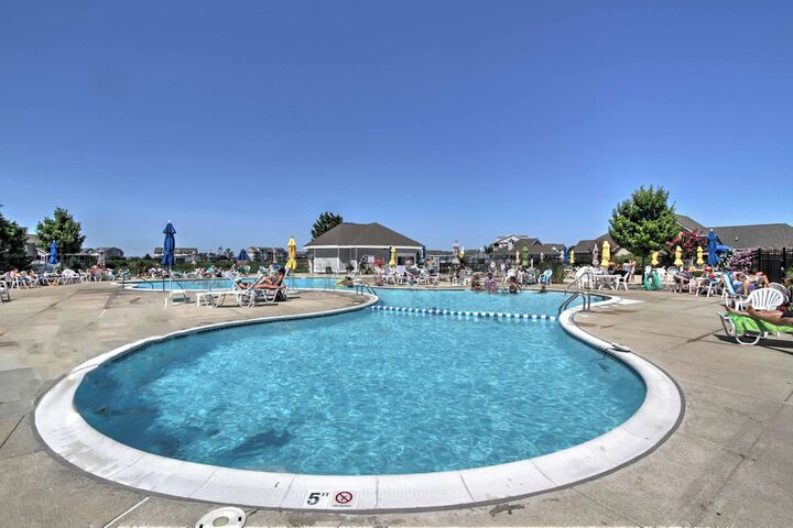Near Beaches: Ocean View Condo w / Balcony!