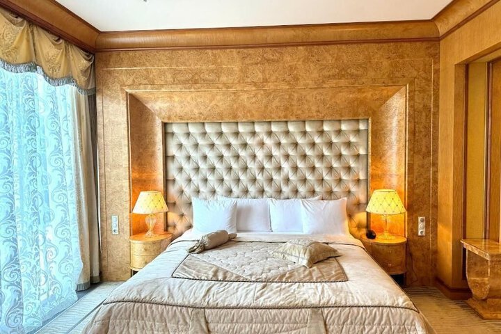 Room 4 of 13