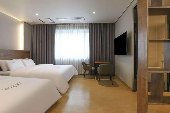Room 42 of 92