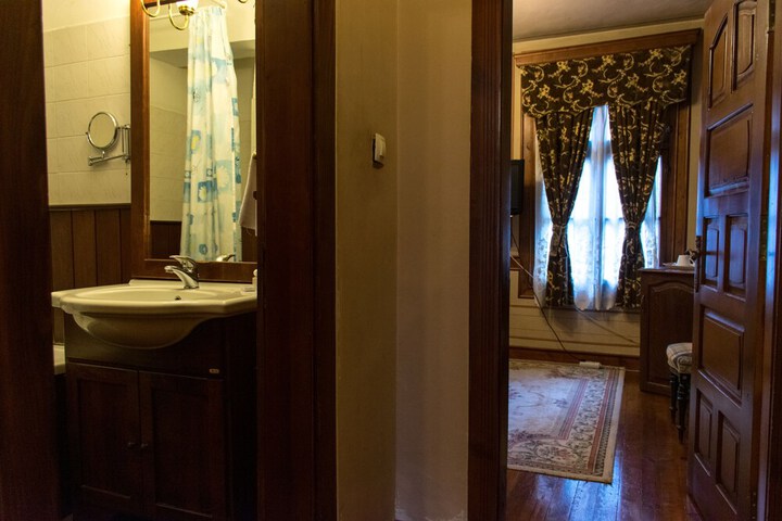 Room 27 of 79