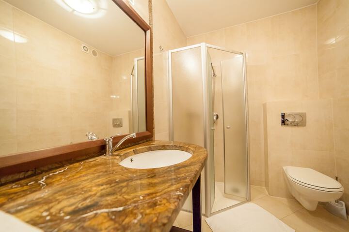 Room 10 of 46