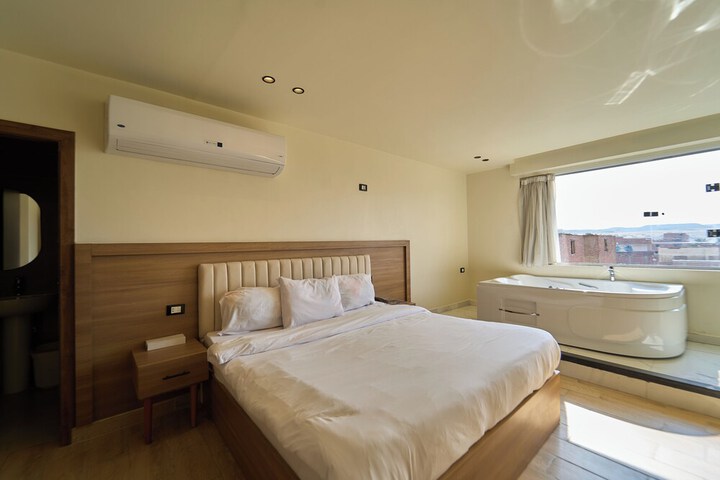 Room 46 of 174
