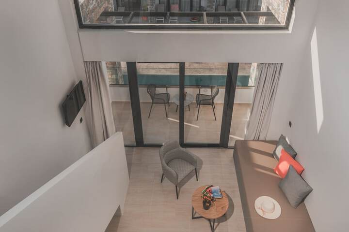 Room 12 of 28
