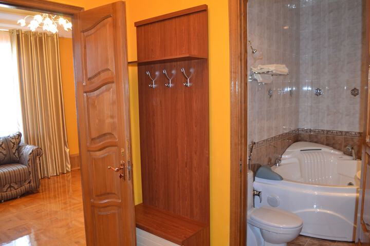 Room 27 of 29