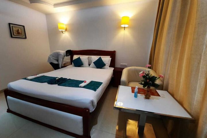Room 10 of 36