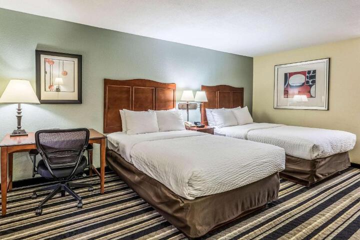 2 Double Beds (10 of 11)