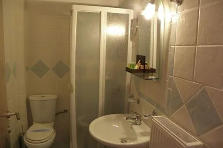 Room 6 of 11
