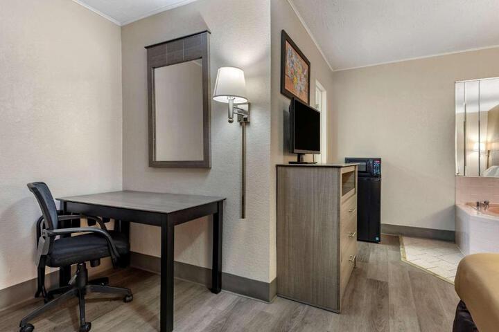 2 Double Beds (8 of 16)