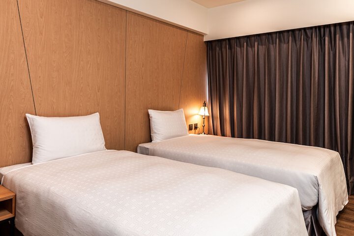 Room 16 of 51