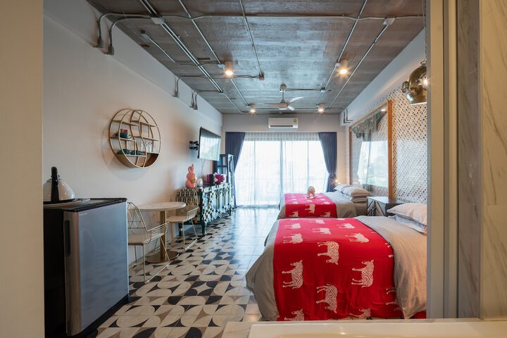 Room 28 of 143