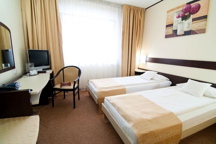 Room 17 of 33