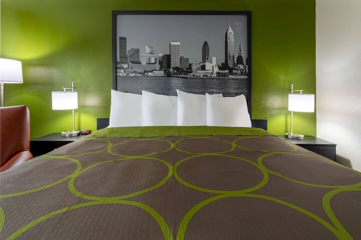 1 King Bed (2 of 6)