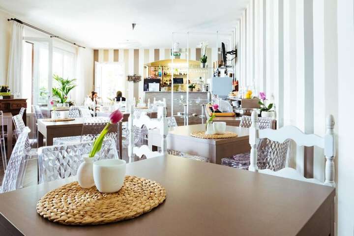 Dining 42 of 67