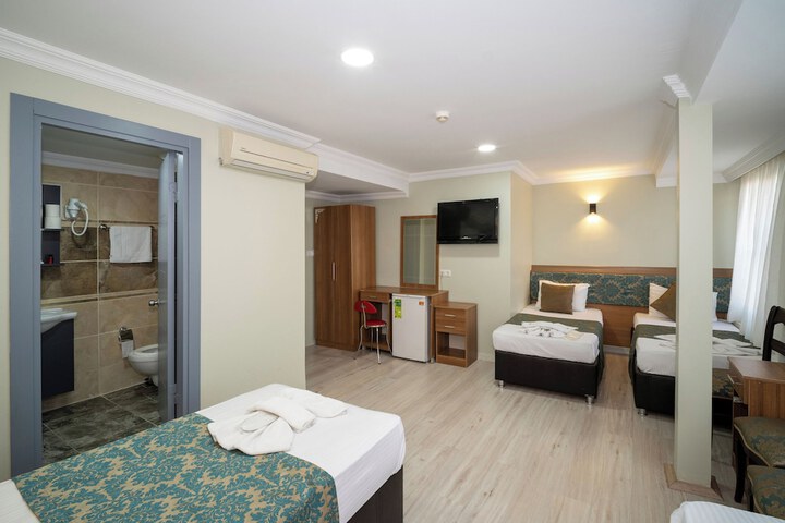 Room 13 of 90