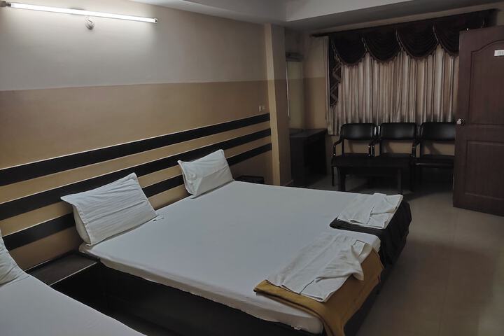 Room 13 of 36