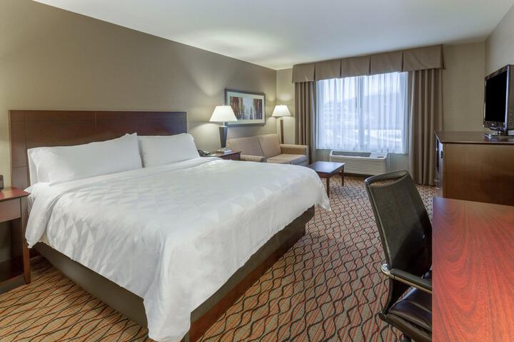 Standard King Bed Accessible (4 of 31)