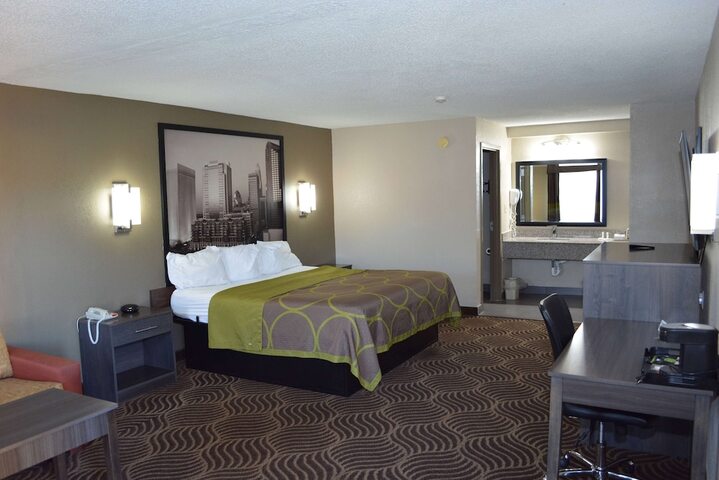 1 King Bed (6 of 8)