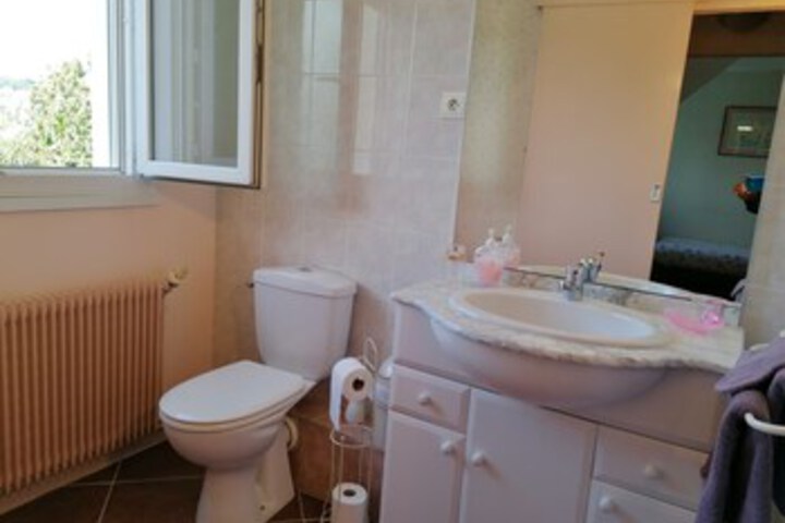 Room 4 of 32